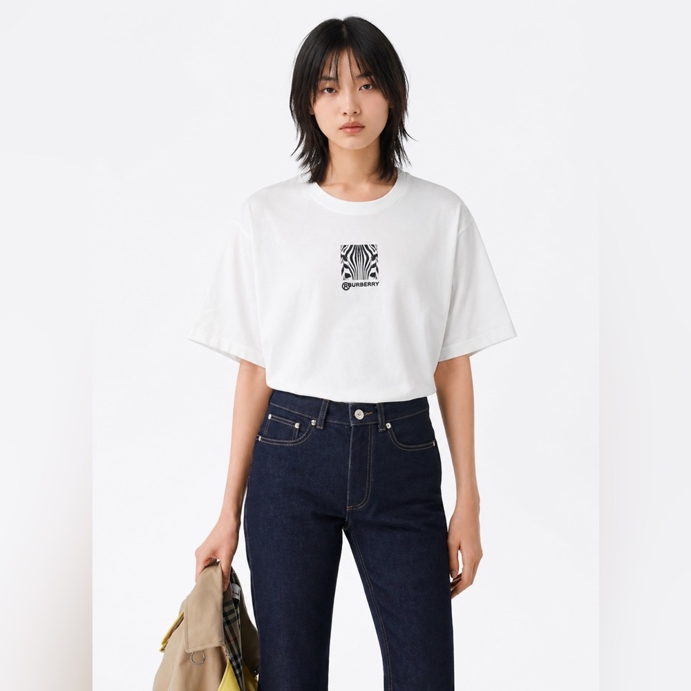 Authentic Burberry oversized fits tee